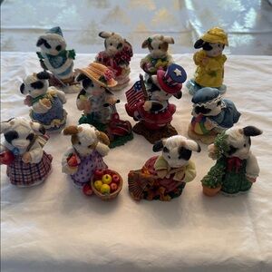 Enesco Mary Moo Moos-12 Months
Charming Cow Figurine Set - Multicolor